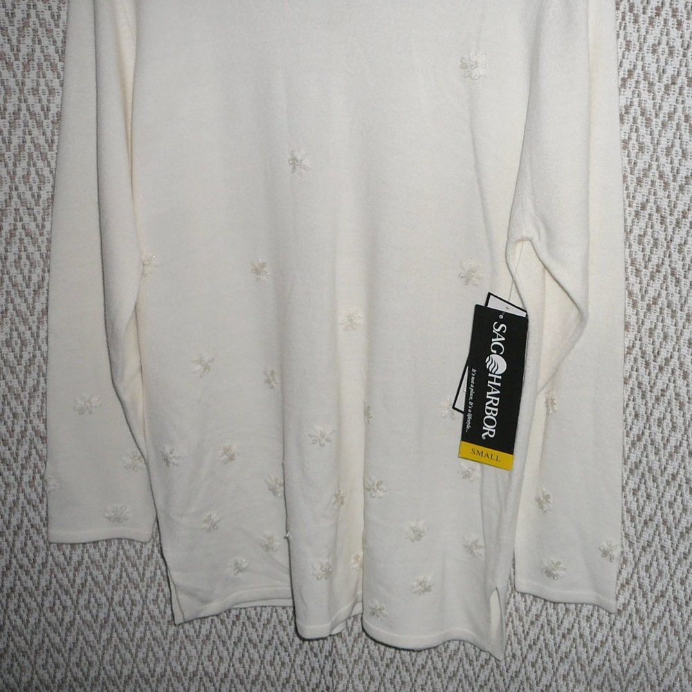 Sag Harbor Embroidered Sweater Pearl Accent S NWT - Picture 4 of 11